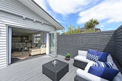 Photo of property in 10f1- Victoria Street, Ebdentown, Upper Hutt, 5018
