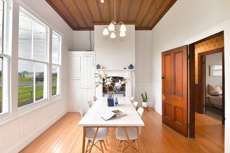 Photo of property in 21 Railway Street, Helensville, 0800