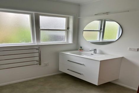 Photo of property in 105 Churchill Drive, Crofton Downs, Wellington, 6035