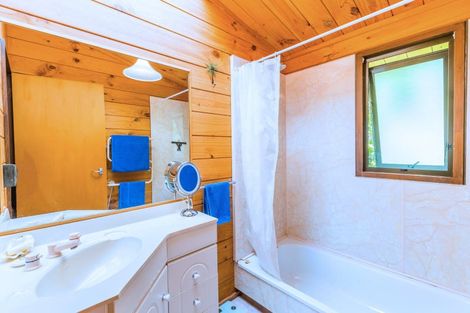 Photo of property in 33 Leeward Drive, Whitby, Porirua, 5024