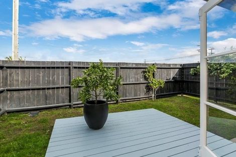 Photo of property in 2/783 Te Atatu Road, Te Atatu Peninsula, Auckland, 0610