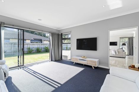 Photo of property in 11 Petrel Close, Paraparaumu Beach, Paraparaumu, 5032