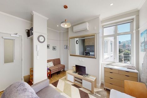 Photo of property in Fountain Court, 48u2 Oriental Parade, Oriental Bay, Wellington, 6011