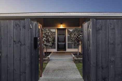 Photo of property in 1 Battersea Place, Roslyn, Palmerston North, 4414