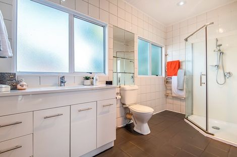 Photo of property in 72 Lynwood Road, New Lynn, Auckland, 0600