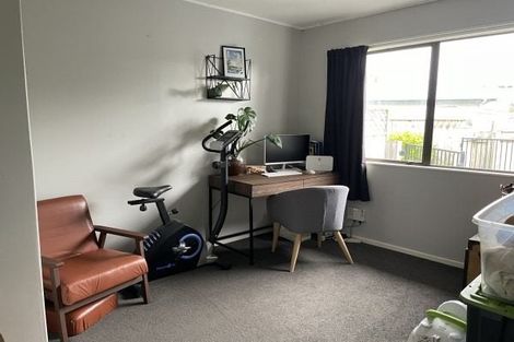 Photo of property in 4 Colonial Place, Kelvin Grove, Palmerston North, 4414
