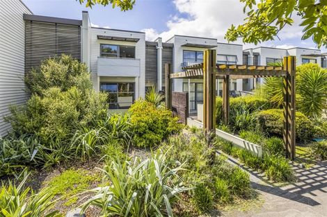 Photo of property in 37 The Track, Takanini, 2112