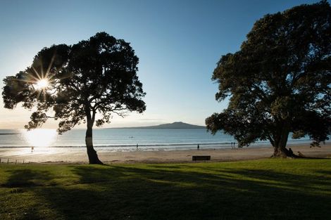 Photo of property in 2d/175 Hurstmere Road, Takapuna, Auckland, 0622