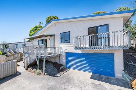 Photo of property in 2/10 Sevilla Place, Unsworth Heights, Auckland, 0632