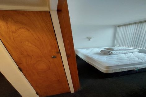 Photo of property in 2f2 Oriental Terrace, Mount Victoria, Wellington, 6011