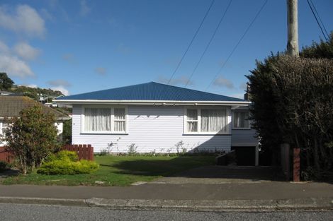 Photo of property in 5 Longcroft Terrace, Newlands, Wellington, 6037