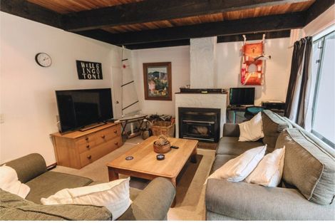 Photo of property in 2a Pitoitoi Road, Days Bay, Lower Hutt, 5013