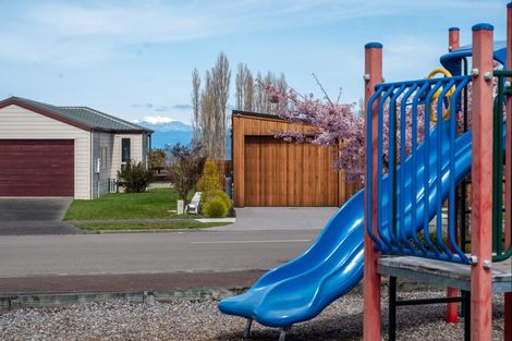 Photo of property in 2 Pukeko Way, Kinloch, Taupo, 3377
