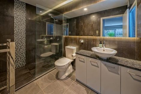 Photo of property in 100 Lake Road, Northcote, Auckland, 0627