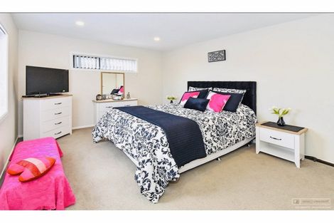 Photo of property in 54c Cambridge Terrace, Papatoetoe, Auckland, 2025