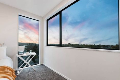 Photo of property in 4202e Great North Road, Glendene, Auckland, 0602