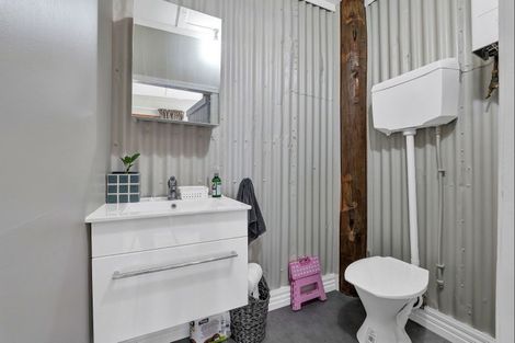 Photo of property in 225 Bridge Street, Eltham, 4322