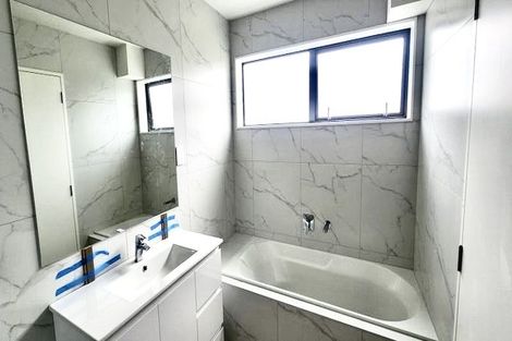 Photo of property in 39 Cascades Road, Pakuranga Heights, Auckland, 2010