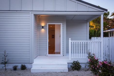 Photo of property in 26b Clinton Avenue, Te Atatu Peninsula, Auckland, 0610