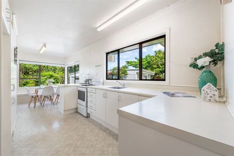 Photo of property in 8 Boler Place, New Lynn, Auckland, 0600