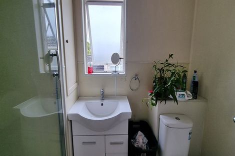 Photo of property in 38 Deverell Place, Northcross, Auckland, 0632