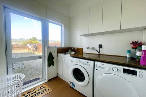 Photo of property in 1 Laredo Grove, Totara Park, Upper Hutt, 5018
