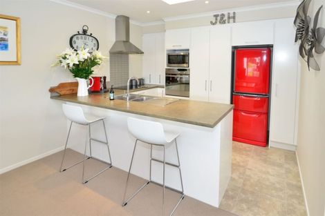 Photo of property in 9a Melia Place, Stanmore Bay, Whangaparaoa, 0932