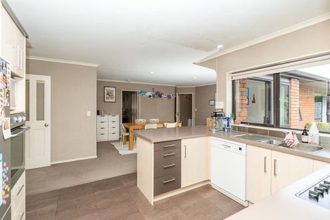 Photo of property in 16 Ravenscourt Place, Huntington, Hamilton, 3210