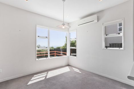 Photo of property in 2/5a Madeley Road, Mount Pleasant, Christchurch, 8081