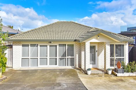 Photo of property in 8 Wairere Road, The Gardens, Auckland, 2105