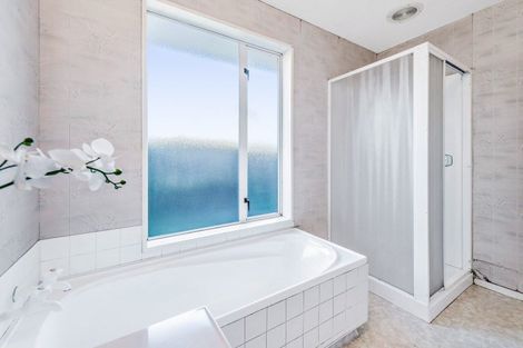 Photo of property in 5 Showgate Avenue, Sockburn, Christchurch, 8042