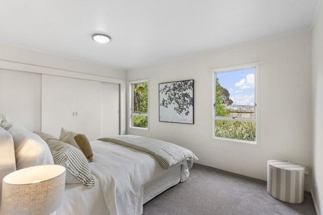 Photo of property in 2/218 East Coast Road, Forrest Hill, Auckland, 0620