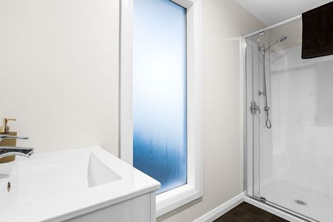 Photo of property in 31 Royal View Road, Te Atatu South, Auckland, 0610