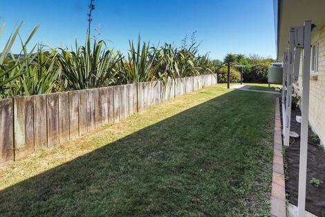 Photo of property in 17 Crown Hill, Paraparaumu, 5032