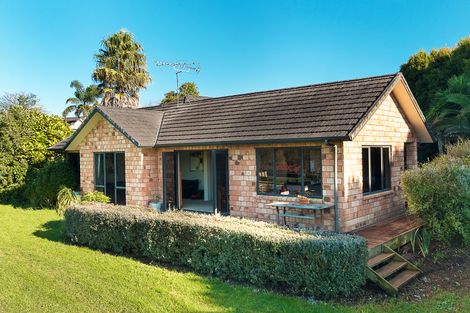 Photo of property in 14 Springvale Road, Waiuku, 2123