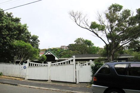Photo of property in 4 Kellsmere Crescent, Island Bay, Wellington, 6023