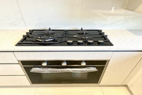 Photo of property in 2/36 Santiago Crescent, Unsworth Heights, Auckland, 0632