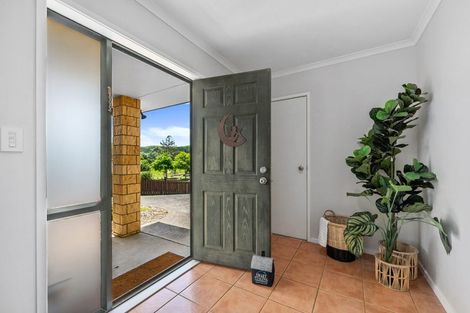 Photo of property in 38 Cabeleigh Drive, Helensville, 0800