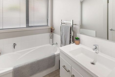 Photo of property in 7 Levi Place, Kelvin Grove, Palmerston North, 4414