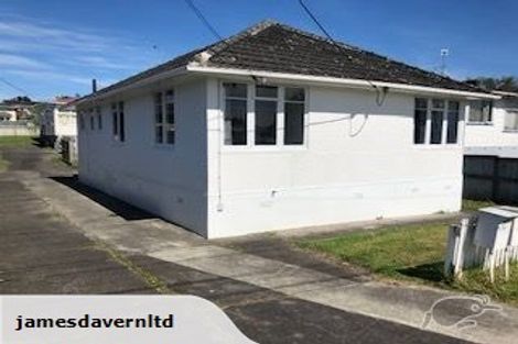 Photo of property in 6 Taipari Road, Te Atatu Peninsula, Auckland, 0610