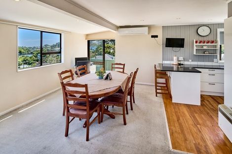 Photo of property in 20 Lyndfield Lane, Newlands, Wellington, 6037