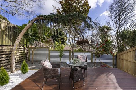 Photo of property in 1 Pinnacle Street, Seatoun, Wellington, 6022