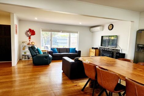 Photo of property in 4 Paton Avenue, Te Atatu South, Auckland, 0610