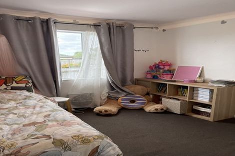 Photo of property in 27 Te Atatu Road, Te Atatu South, Auckland, 0610