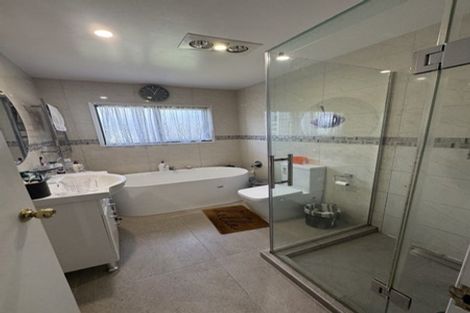 Photo of property in 68 Newington Road, Henderson, Auckland, 0612
