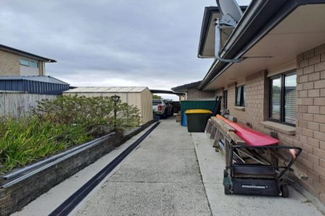 Photo of property in 2 Kirikiri Drive, Papakura, 2110