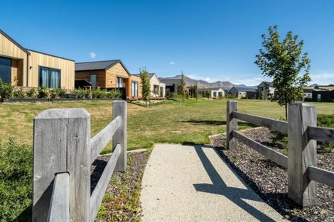 Photo of property in 17 Mount Creighton Crescent, Wanaka, 9305