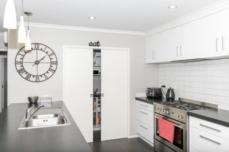 Photo of property in 115 Saint James Drive, Huntington, Hamilton, 3210