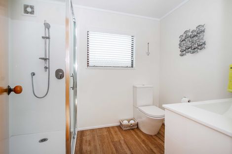 Photo of property in 2/28 Fairdale Place, Birkdale, Auckland, 0626