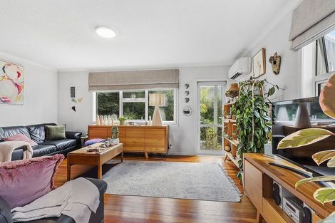 Photo of property in 2/74 Creswick Terrace, Northland, Wellington, 6012